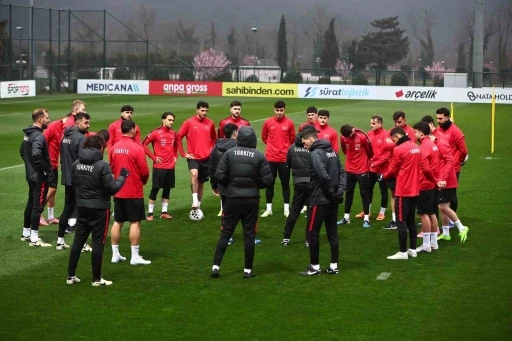 A Milli Futbol Takımı, Romanya ma&ccedil;ı hazırlıklarını s&uuml;rd&uuml;rd&uuml;
