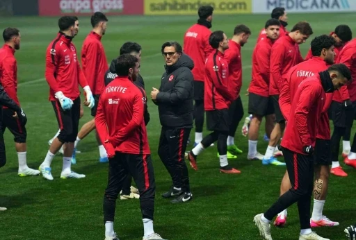 A Milli Futbol Takımı, Romanya ma&ccedil;ının hazırlıklarını s&uuml;rd&uuml;rd&uuml;
