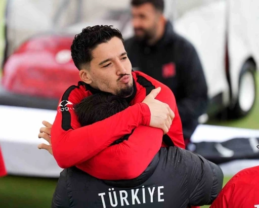 A Milli Futbol Takımı, yağmur altında &ccedil;alıştı
