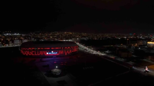 A Milli Kadın Futbol Takımı için Sivas 4 Eylül Stadı ışıklandırıldı
