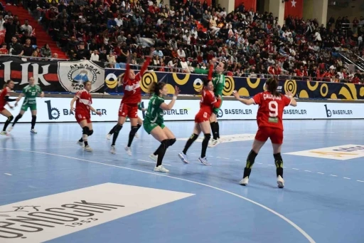A Milli Kadın Hentbol Takımı Macaristan&rsquo;a 42-23 mağlup oldu
