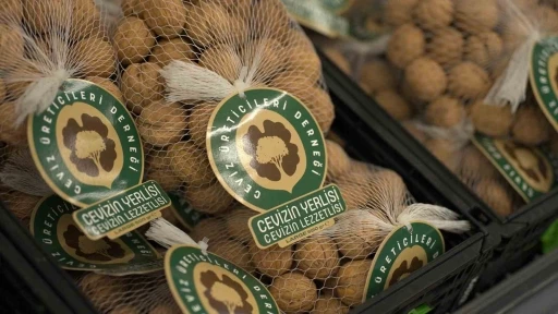 A101, yerli cevizi &uuml;reticisinden t&uuml;keticiye taşıyacak
