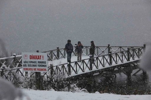 Abant G&ouml;l&uuml; Milli Parkı&rsquo;nda kış g&uuml;zelliği
