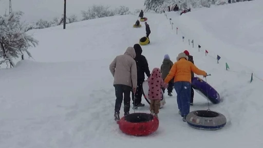 Abant G&ouml;l&uuml; Milli Parkı&rsquo;nın yama&ccedil;ları kayak merkezi oldu

