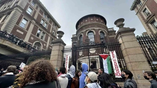 ABD’de Columbia Üniversitesi’nde zincirli protesto
