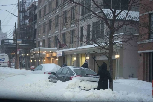 ABD&rsquo;de kar fırtınası kabusu s&uuml;r&uuml;yor: En az 13 bin u&ccedil;uş iptal edildi, 953 bin kişi elektriksiz kaldı
