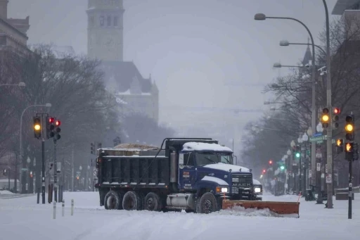 ABD&rsquo;de kar fırtınasında 800 binden fazla kişi elektriksiz kaldı
