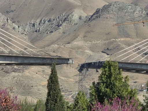 ABD-İsrail saldırılarında İran&rsquo;ın en y&uuml;ksek k&ouml;pr&uuml;lerinden "B1" hedef alındı: 2 &ouml;l&uuml;
