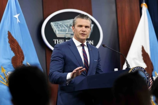 ABD Savunma Bakanı Hegseth: "İran k&ouml;t&uuml; bir se&ccedil;im yaparsa hem abluka olacak hem de bombalar yağacak"
