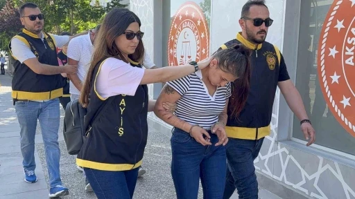 Ablasını öldürüp, arkadaşını bıçaklayan kadın adliyede
