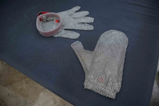 Acemi kasaplardan el kesilmelerine çelik eldiven çözümü
