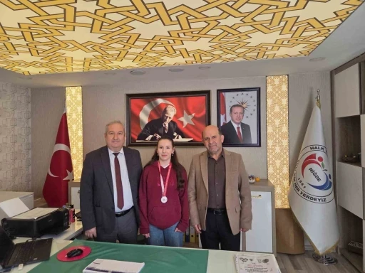 A&ccedil;ık lise &ouml;ğrencisi Senanur Amuroğlu&rsquo;ndan tekvandoda il ikinciliği
