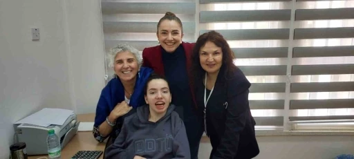 A&ccedil;ık&ouml;ğretim Fak&uuml;ltesi &ouml;ğrencileri Elay ve Talya&rsquo;nın ilham veren başarı &ouml;yk&uuml;s&uuml;
