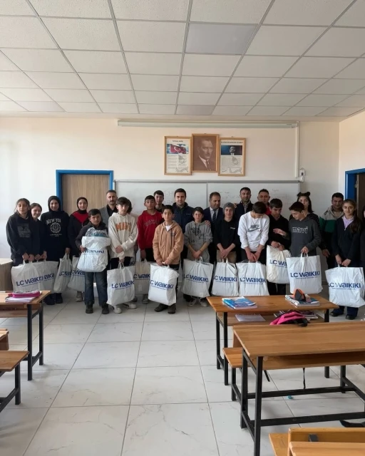 Adaklı’da öğrencilere kıyafet desteği

