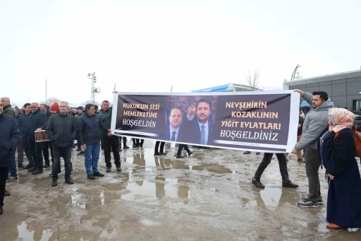 Adalet Bakanı Akın G&uuml;rlek, memleketi Nevşehir&rsquo;de davul zurnayla karşılandı
