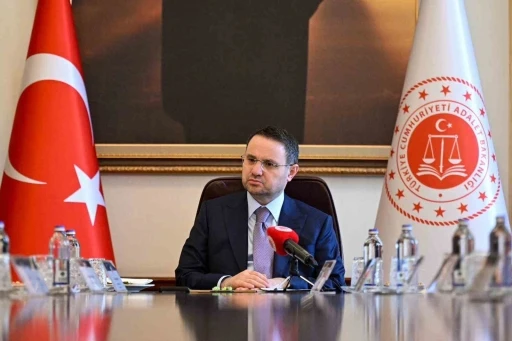 Adalet Bakanı Akın G&uuml;rlek T&uuml;rk Hukuk Enstit&uuml;s&uuml; heyetini kabul etti
