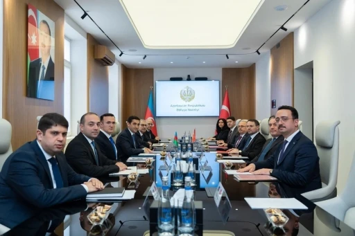 Adalet Bakanı G&uuml;rlek, Azerbaycanlı mevkidaşı Ahmadov ile bir araya geldi
