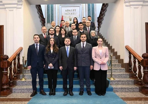 Adalet Bakanı G&uuml;rlek, gazetecilerle bayramlaştı
