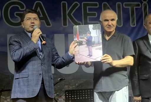 Adalet Bakanı Yılmaz Tunç’a duygulandıran hediye
