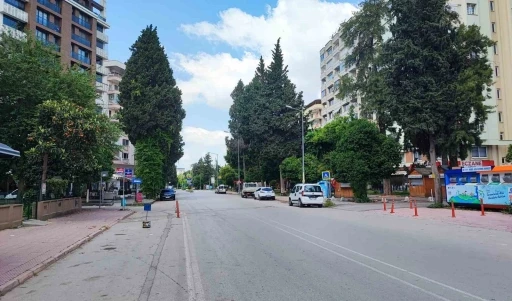 Adana bayramda sessizliğe b&uuml;r&uuml;nd&uuml;: Sokaklar boş kaldı
