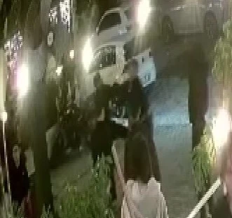 Adana&rsquo;da 17 yaşındaki &ccedil;ocuğa bı&ccedil;aklı saldırı: 2 ş&uuml;pheli tutuklu, diğerleri firar
