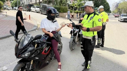 Adana&rsquo;da 274 motosiklet s&uuml;r&uuml;c&uuml;s&uuml;ne ceza kesildi
