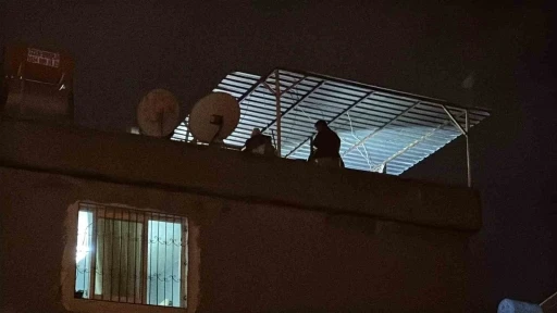 Adana&rsquo;da 3 katlı binada patlama: 2 ağır yaralı
