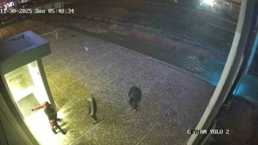 Adana’da 4 çocuk, beğendiği 4 motosikleti galeriden çaldı
