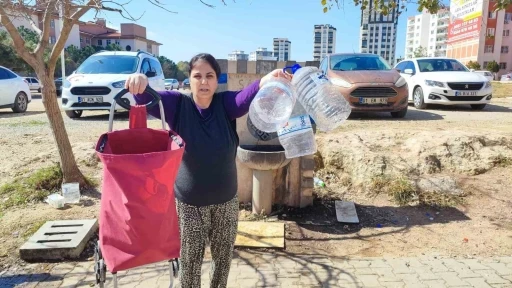 Adana&rsquo;da 5 g&uuml;nd&uuml;r su yok: Vatandaş tepki g&ouml;sterdi
