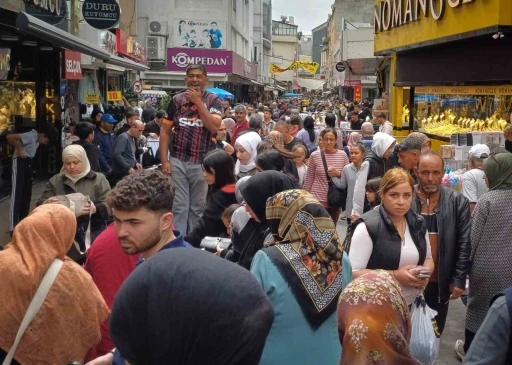 Adana’da çarşı ve pazarlarda bayram yoğunluğu yaşanıyor
