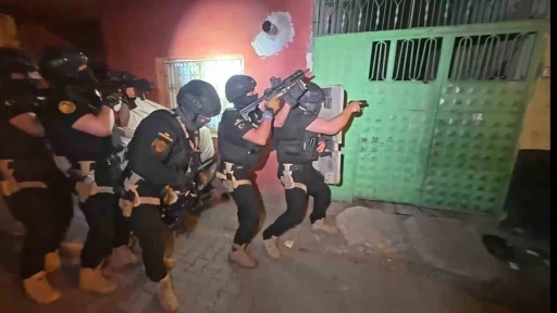 Adana&rsquo;da DEAŞ&rsquo;ın uyuyan h&uuml;cresine operasyon: 16 kişi yakalandı

