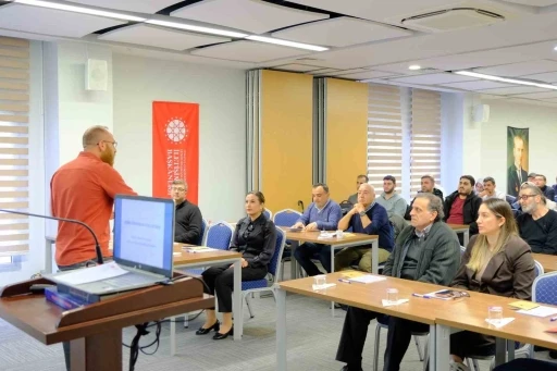 Adana&rsquo;da &rsquo;Diksiyon ve Yapay Zeka &Ccedil;ağında Habercilik&rsquo; eğitimi
