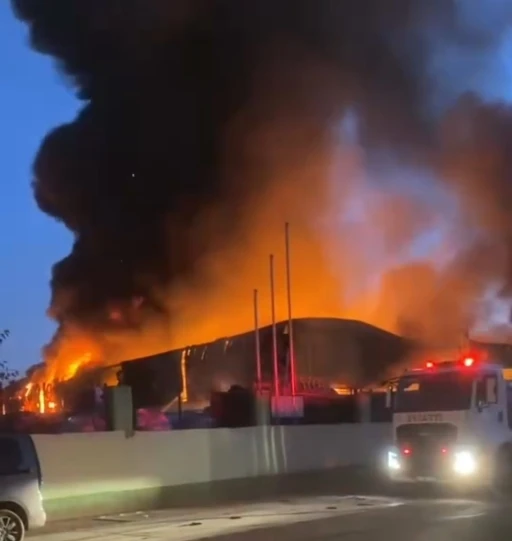Adana’da geri dönüşüm fabrikasında yangın
