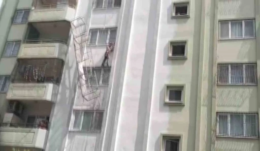 Adana’da iskelenin halatı koptu, işçi ölümden döndü
