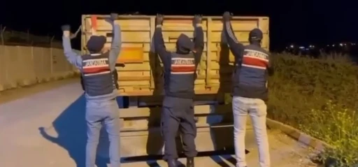 Adana&rsquo;da ka&ccedil;ak makaron operasyonu: 1 tutuklama
