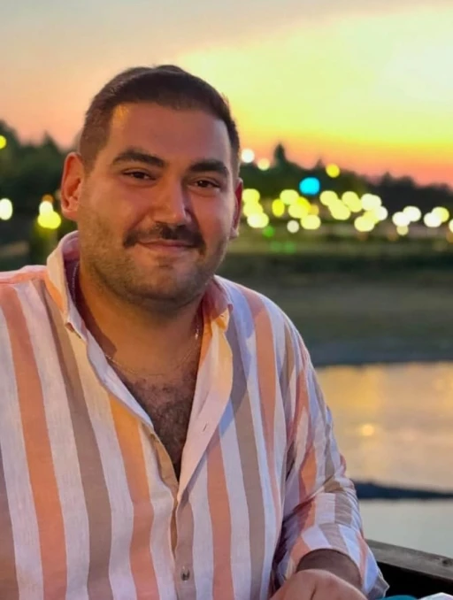 Adana&rsquo;da kargoya bırakılan ka&ccedil;ak sigara paketini polise teslim eden şube m&uuml;d&uuml;r&uuml; &ouml;ld&uuml;r&uuml;ld&uuml;
