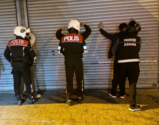 Adana’da ’narko-alan’ uygulaması: Uyuşturucu içen 20 şahıs suçüstü yakalandı
