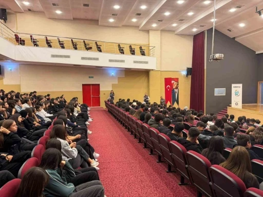 Adana’da öğrencilere dijital güvenlik eğitimi verildi
