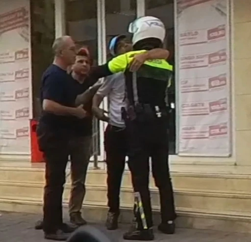 Adana’da polis ve özel birey arasında duygulandıran görüntüler
