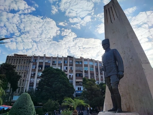 Adana’da saat 9’u 5 geçe hayat durdu
