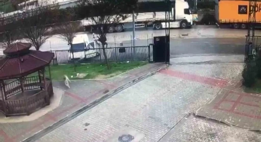 Adana&rsquo;da silahlı saldırıya uğrayan baba yaralandı, 16 yaşındaki oğlu hayatını kaybetti
