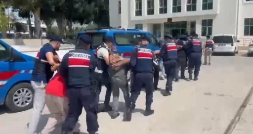 Adana&rsquo;da su&ccedil; &ouml;rg&uuml;t&uuml;ne operasyon: 6 ş&uuml;pheli yakalandı
