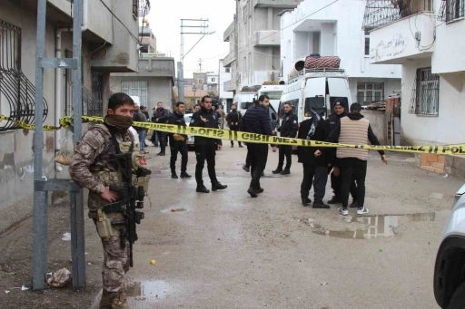 Adana&rsquo;da taşlı, sopalı, silahlı kavga: 1 &ouml;l&uuml;, 5 yaralı
