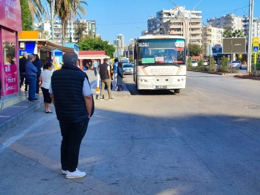 Adana’da toplu taşıma zammı tepki çekiyor
