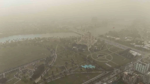 Adana&rsquo;da toz taşınımı havadan g&ouml;r&uuml;nt&uuml;lendi

