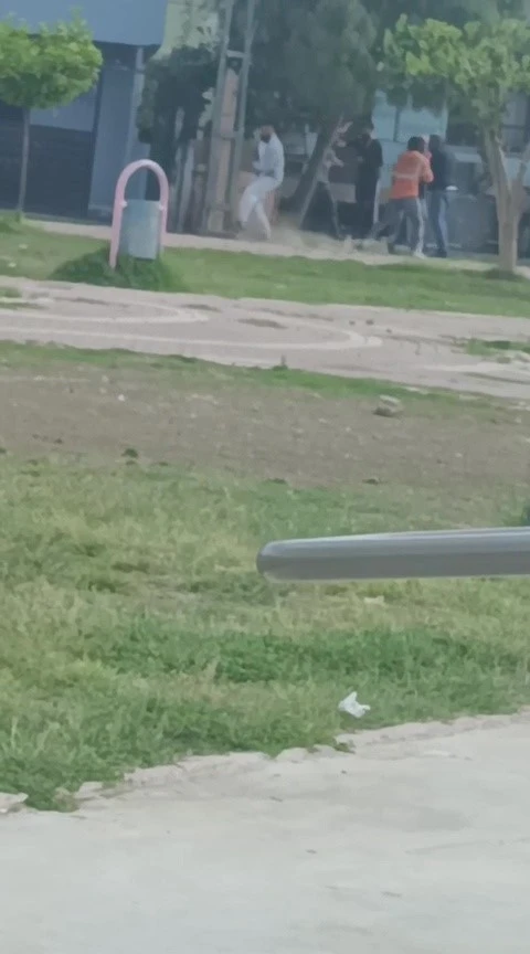 Adana&rsquo;da t&uuml;fekli sopalı kavga kamerada
