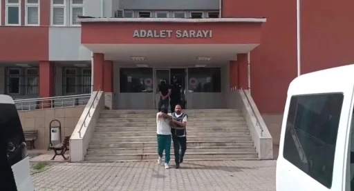 Adana’da uyuşturucu hapla yakalanan 2 şüpheli tutuklandı
