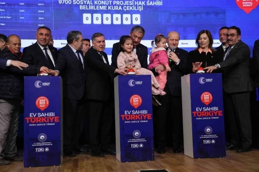 Adana&rsquo;da &rsquo;Y&uuml;zyılın Konut Projesi&rsquo;nin kuraları &ccedil;ekildi

