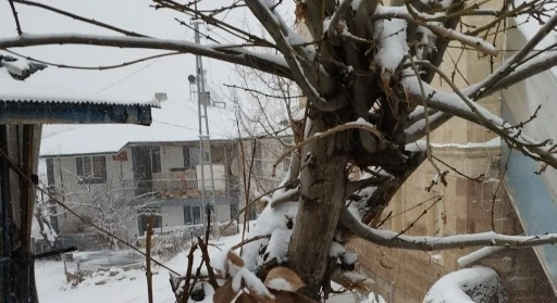 Adana&rsquo;nın Tufanbeyli il&ccedil;esi karla kaplandı
