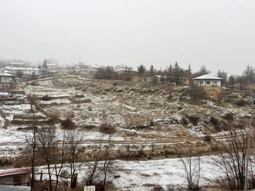 Adana’nın yüksek kesimlerine kar yağdı
